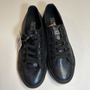 Gotta Flurt women’s black/navy shimmer sneakers. Size 6 NWT